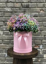 Цветочная композиция из Гипсофила и Розы в шляпной коробке в Стодеревской