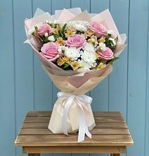 Букет цветов из:  Гвоздики, Орхидеи и Розы #REPLACE_PRED# Стодеревской