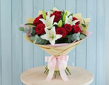 Букет цветов из:  Лилии и Розы в Стодеревской