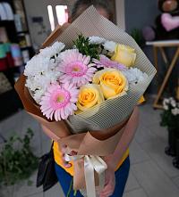Букет цветов из:  Герберы, Розы и Хризантемы в Стодеревской