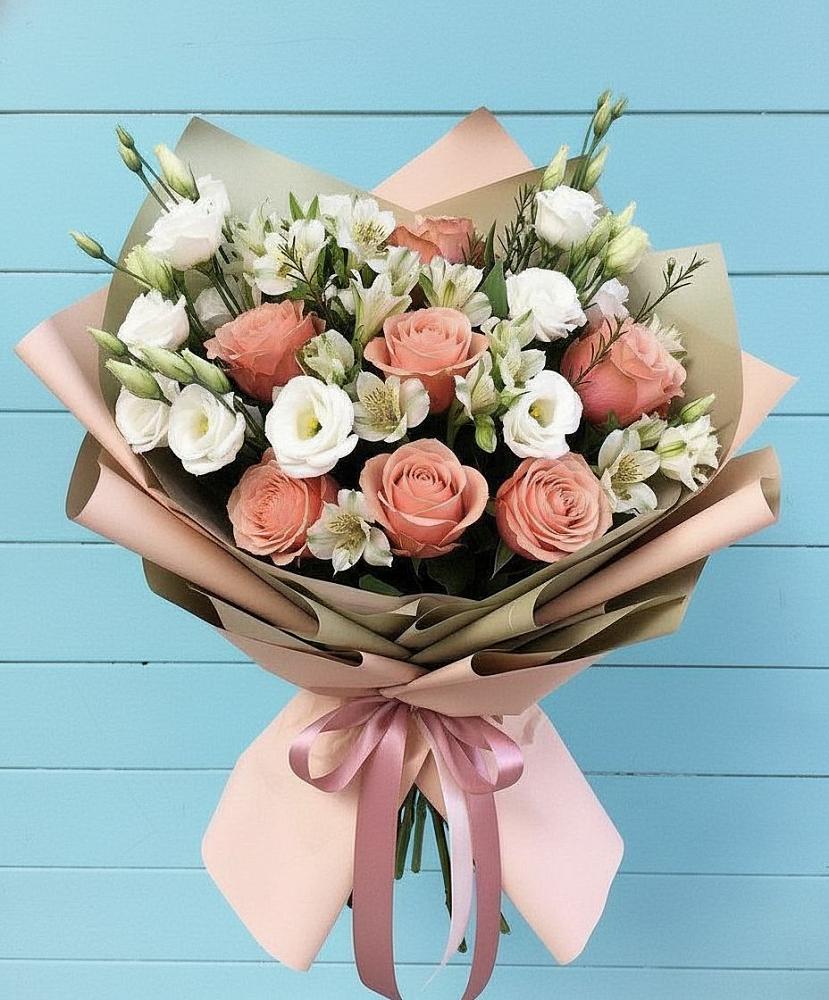 Букет цветов из: Розы, Альстромерии и Лизиантусы в Стодеревской