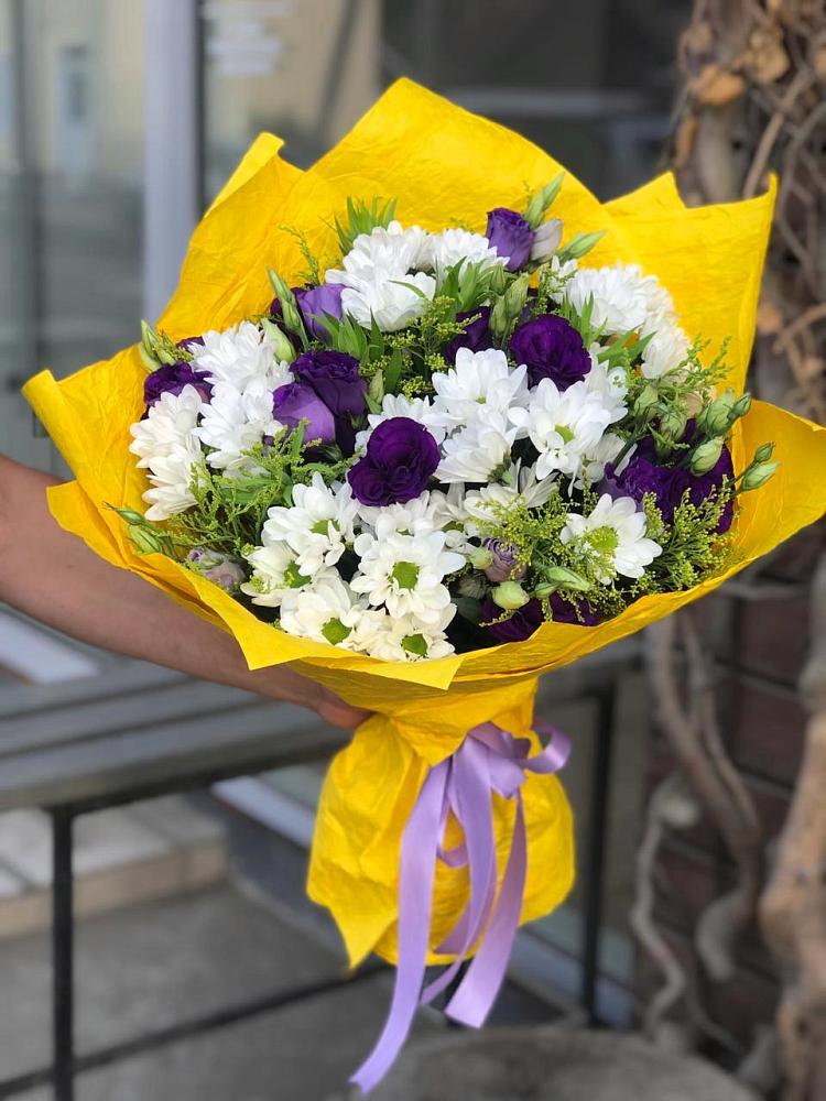 Букет цветов из: Ирисы, Хризантемы и Ромашки в Стодеревской