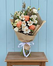 Букет цветов из:  Альстромерии, Лизиантусы, Розы и Хризантемы в Стодеревской