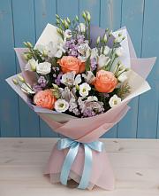 Букет цветов из:  Лизиантусы, Розы, Альстромерии и Гипсофила в Стодеревской